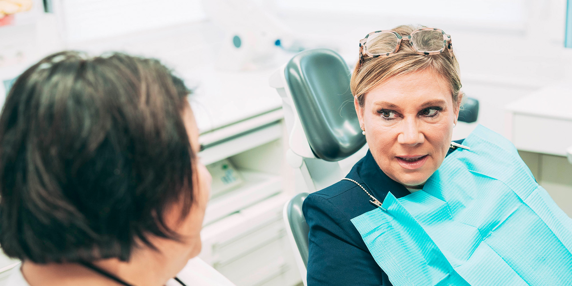 Parodontosebehandlung Laupheim schützt vor Zahnverlust.