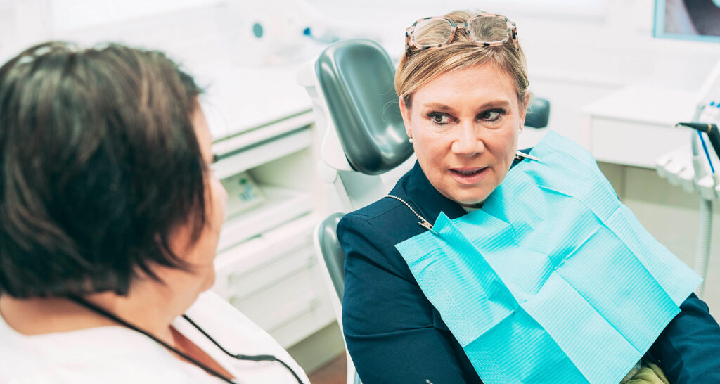 Ihr Zahnarzt in Laupheim behandelt Parodontitis und schützt Sie vor den Folgen.